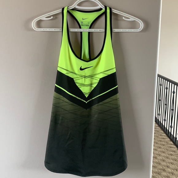BNWT Women’s Small Nike Tennis Top - Picture 1 of 4